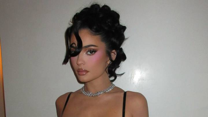 Kylie Jenner just matched her shock hair transformation to her hot pink latex dress