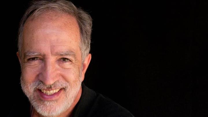 Plante escolar a Fernando Palacios al creer que discriminaba a niños de educación especial