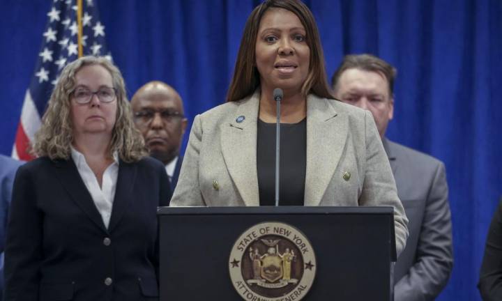 La fiscal general de Nueva York se declara no culpable de los cargos federales que afronta