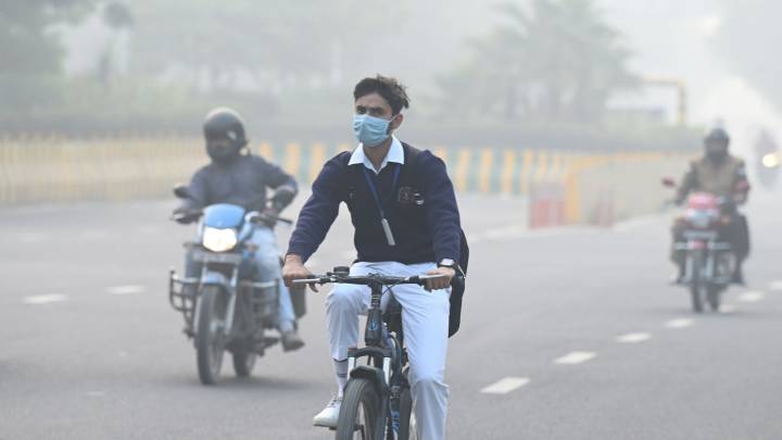 Delhi’s AQI improves, but Anand Vihar still under grip of toxic air