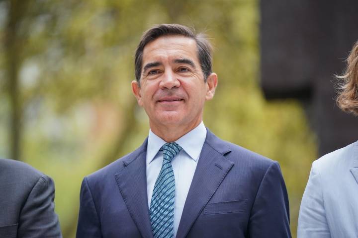 BBVA descarta como "infundado" el rumor de un acuerdo con David Martínez en la opa de Sabadell