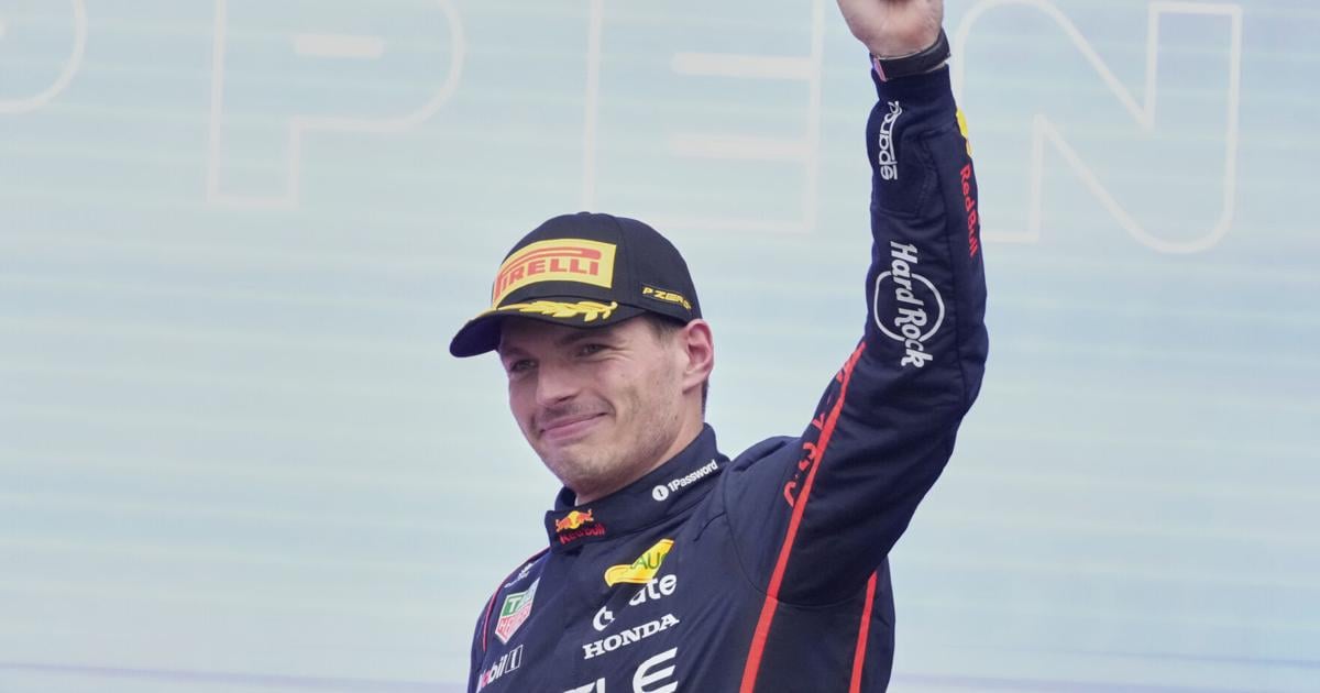 Max Verstappen has the momentum in the F1 title fight in Singapore as McLaren stumbles