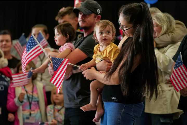Trump establece un límite anual de 7.500 refugiados en EEUU, en su mayoría sudafricanos blancos