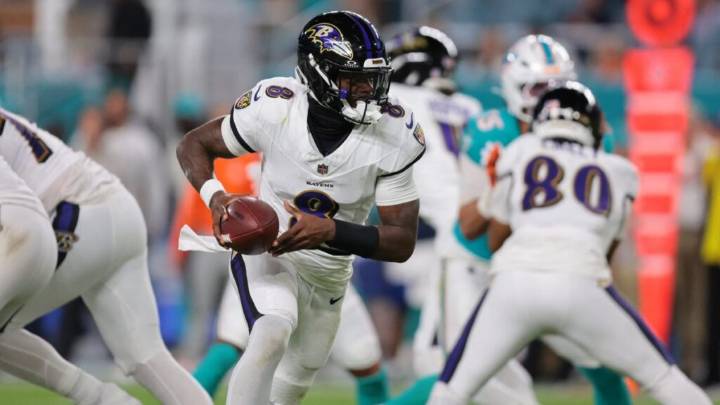 Lamar Jackson brilla para vencer a los Delfines