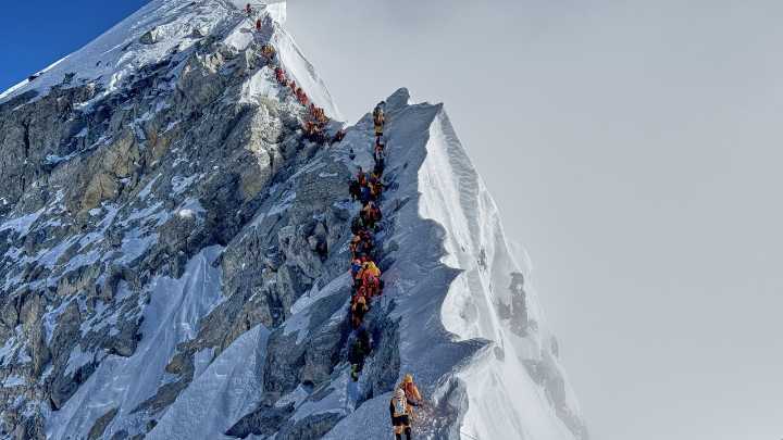 Al menos 350 senderistas evacuados tras una tormenta de nieve en lado tibetano del Everest