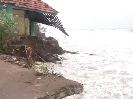 Cyclone Montha: 30 IndiGo, 2 Air India, 5 Air India Express flights cancelled Photo Source: ANI [ FULL VIEW ]