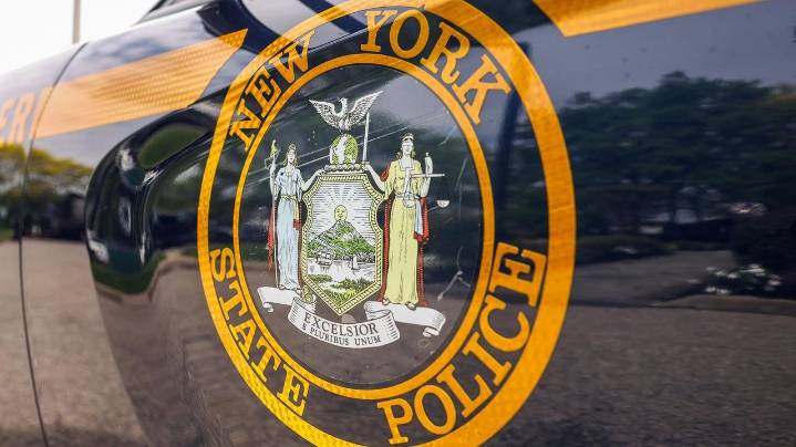 1 dead in single-vehicle crash on Northern State Parkway, police say