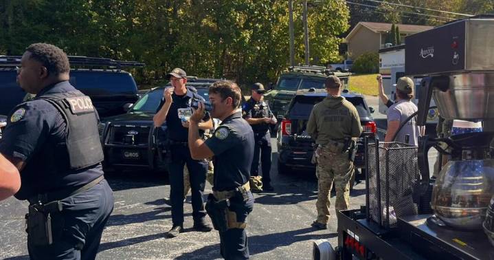 Suspect barricaded during SWAT response in Hixson