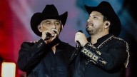 Julión Álvarez y su padre protagonizan dueto en Gu...