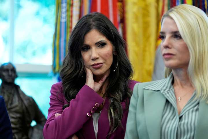 Noem denied entry to an Illinois government building bathroom