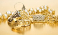 Saltillenses buscan vender joyas antiguas ante alza en precios del oro