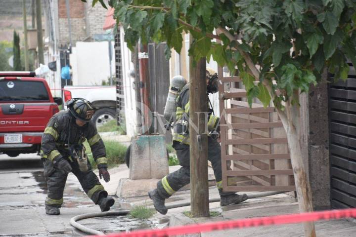 Incendio en vivienda deja a mujer lesionada en Quintas Carolinas