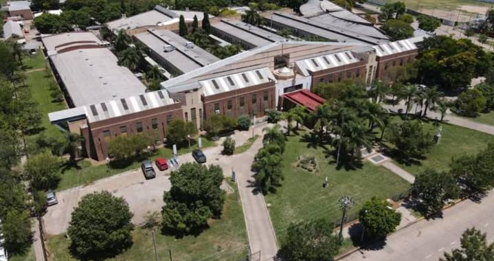 Un nene de 4 años jugaba con un arma cuando se disparó en una pierna: investigan las circunstancias del hecho