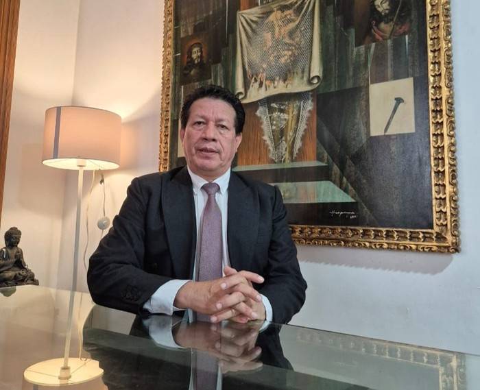 VÍCTOR VALDÉZ: EL CONGRESISTA QUE LE DIO TECHO Y DIGNIDAD A MÁS DE 4 MILLONES DE PERUANOS