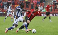 Etta Eyong lidera el ataque del Levante: máximo goleador, asistente y rematador
