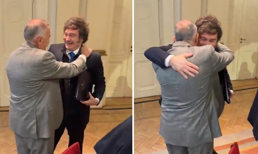 Efusivo abrazo y risas de Milei con Jaldo en la Casa Rosada (video)