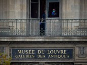 Where might the stolen Louvre jewels end up; will the robbers be caught?