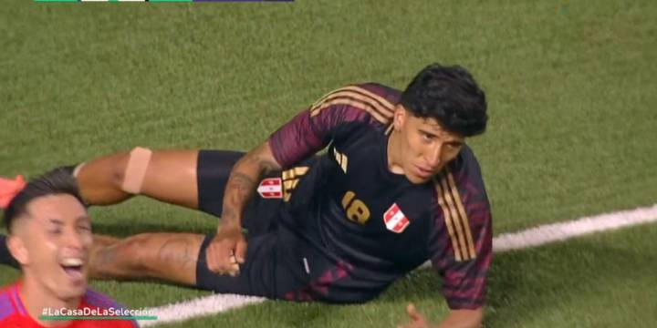 Desafortunado autogol de Matías Lazo en el último minuto de Perú vs Chile que provocó derrota en amistoso FIFA 2025