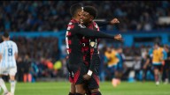 Flamengo sufre con uno menos y clasifica a final de Libertadores