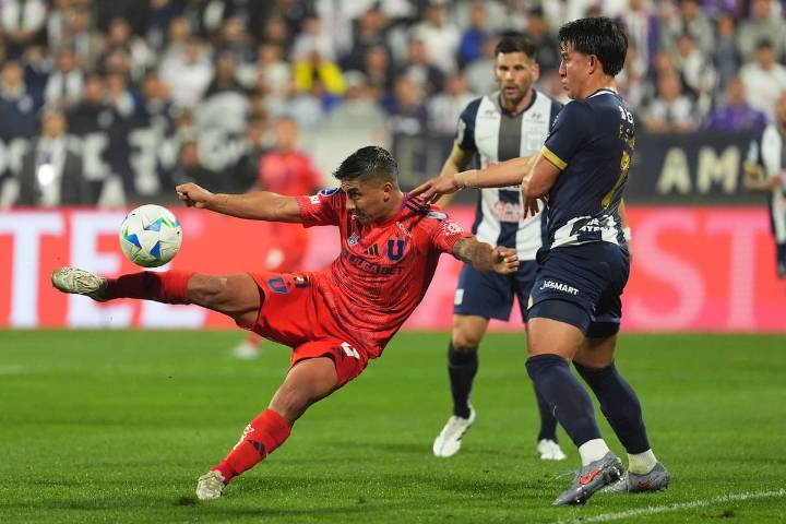 Conmebol vuelve a multar en una millonaria cifra a la U de Chile: Gustavo Álvarez se suma a los castigos