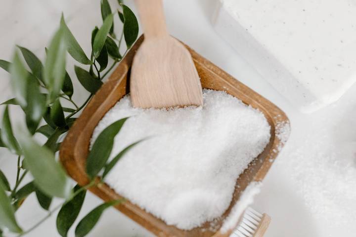 Conoce el remedio con hojas de laurel y bicarbonato para acabar con los malos olores en el hogar
