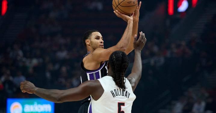 Kings forward Keegan Murray out for over a month with torn thumb ligament