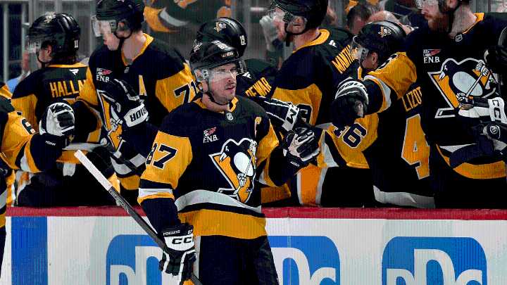 Crosby sets Penguins all-time points record in win against Canucks