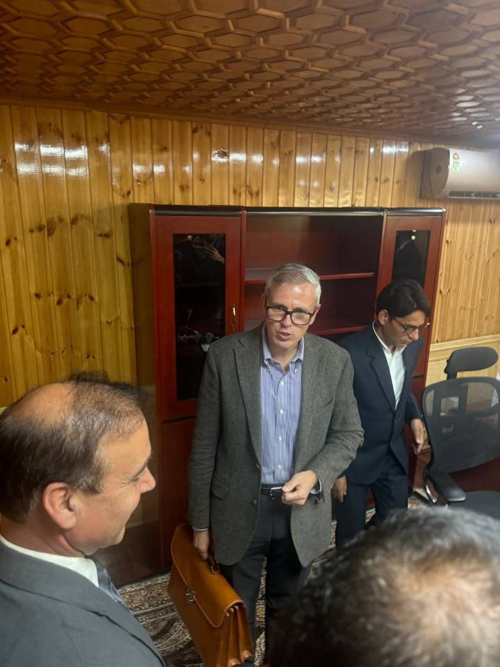 Don’t Compare Mian Altaf With Aga Ruhullah: CM Omar