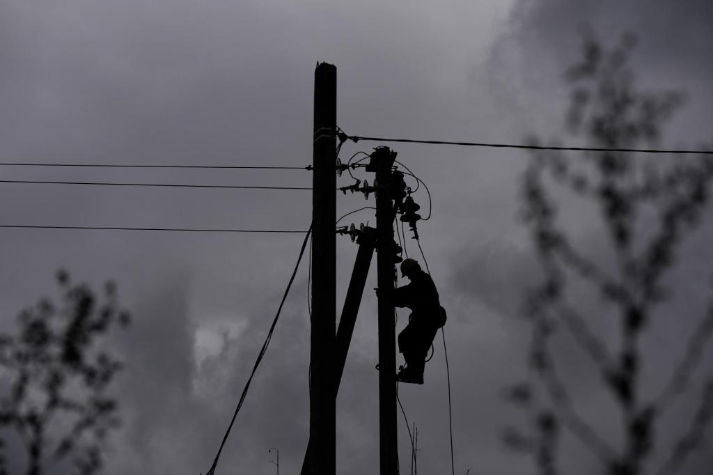 Russia’s new energy assault pushes Ukrainians into another winter of blackouts