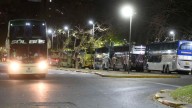 Milei en Rosario: los libertarios también recurrieron a colectivos para movilizar militantes