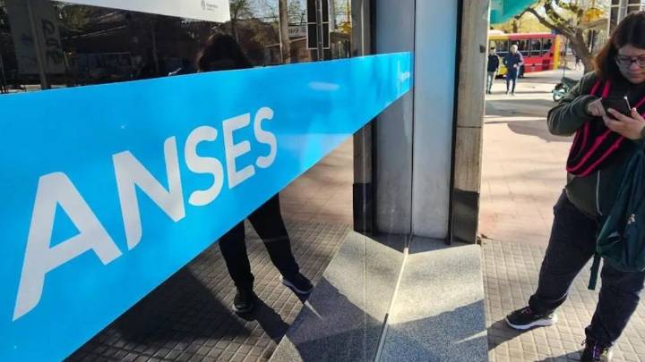 Qué jubilados cobran el nuevo bono en octubre