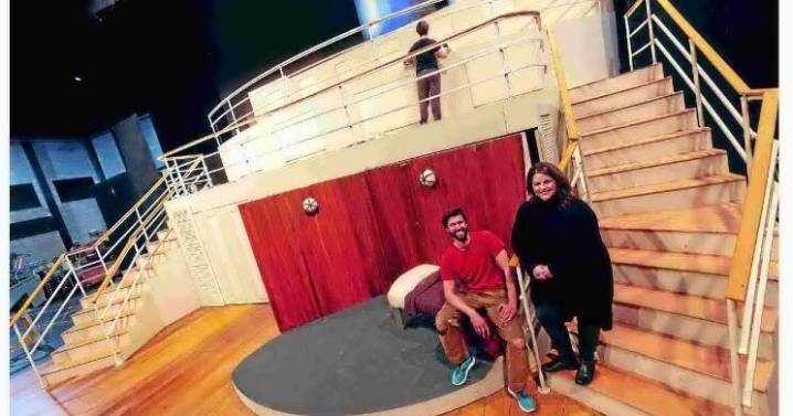 THEATER CREW BUILDS CRUISE SHIP