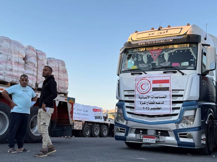 Israel keeps Gaza border crossing closed while reducing aid deliveries