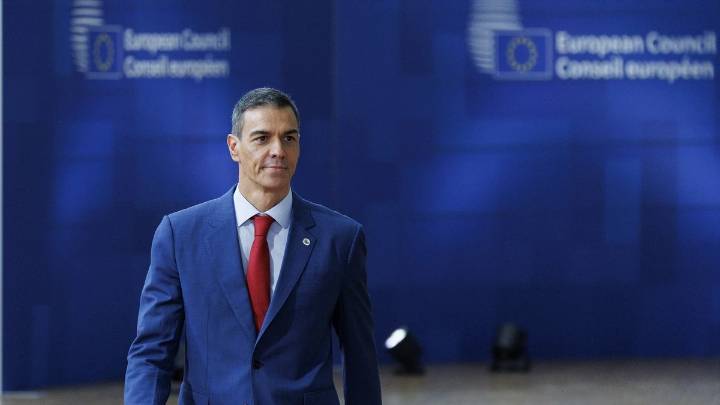 Los guiños del Gobierno a Junts para evitar una posible ruptura: diálogo, reunión con Puigdemont y catalán en la UE