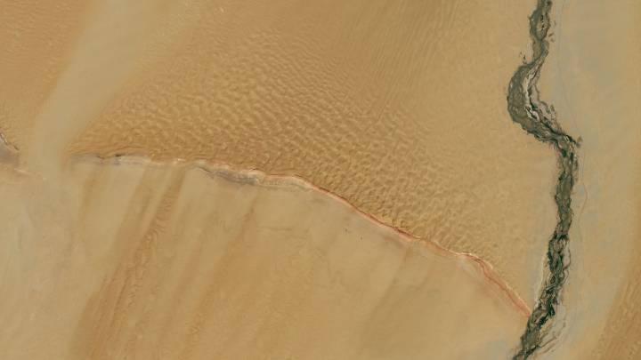 Where the ridge meets the river | Space photo of the day for Oct. 16, 2025