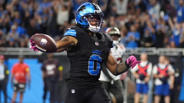 Gibbs posts career-high 218 yards and 2 TDs, Lions rout Buccaneers