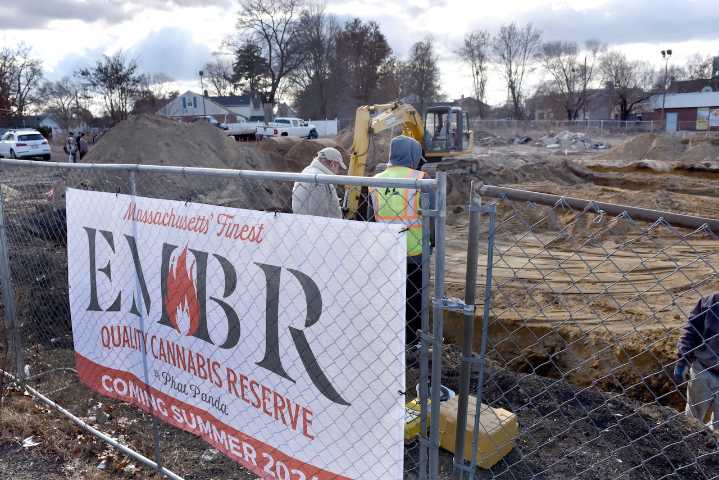 Neighbors say Springfield cannabis shop making area miserable