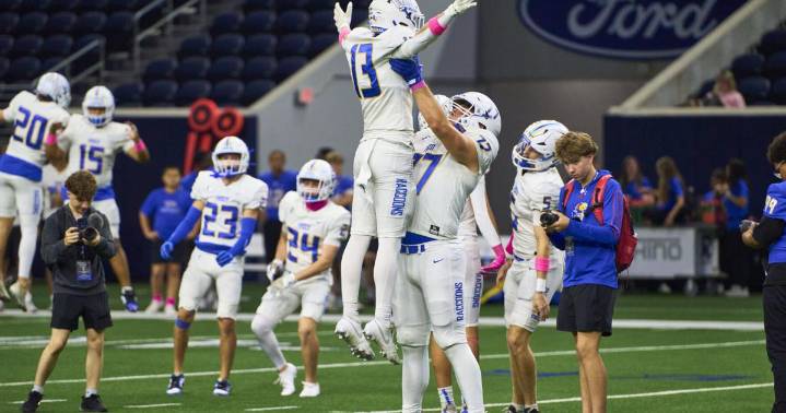 PHOTOS: Wakeland remains undefeated with thrilling bout over Frisco at The Star