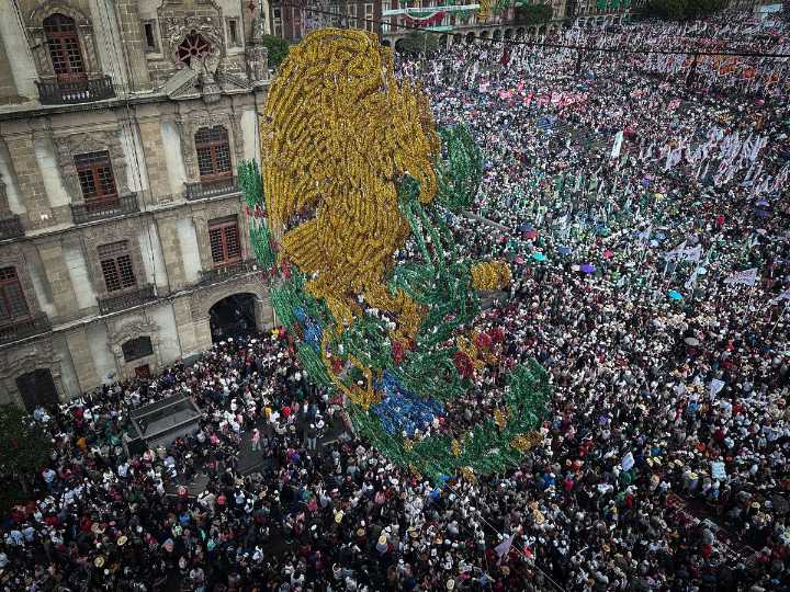 Miles se congregan en el Zócalo para el mensaje del primer año de Sheinbaum