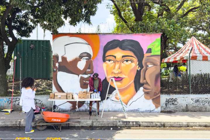 Échele un ojo a los nuevos murales en el antiguo zoológico Santa Fe
