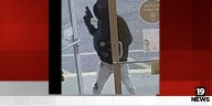 Armed man robs Elyria jewelry store