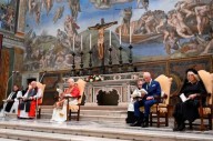 El rey Carlos III rezó con el Papa en la Capilla Sixtina