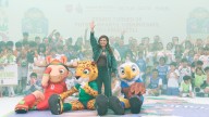Brugada entrega uniformes para torneo de futbol comunitario