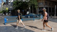 Unos pivotes con mala vida en la Rambla de Alicante: 4.000 euros para arreglarlos tras año y medio de existencia