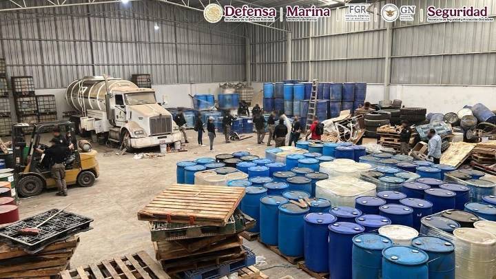 Aseguran precursores químicos para fabricar drogas durante cateos en Durango