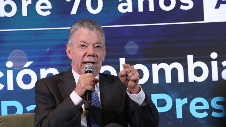 Juan Manuel Santos volvió a criticar a los extremos y resaltó las 10 señales para identificar a “un tirano o un populista”