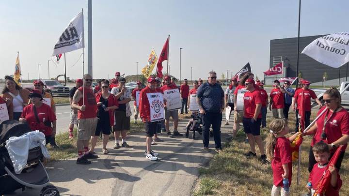 AUPE makes new offer as Town of Coaldale lockout nears one month
