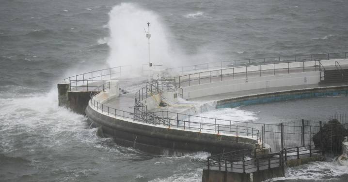 Storm Benjamin exact time 70mph winds will hit UK tomorrow amid Met Office alerts