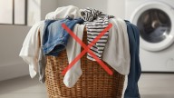 Adiós al cesto de ropa sucia a la vista: la nueva tendencia que mantiene el orden y es multifuncional