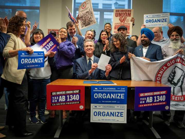 Buenas noticias para los trabajadores de California: conductores de Uber y Lyft podrán ampliar sus derechos